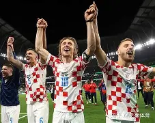 九游体育官网-刚刚!风云突变波尔图加时末段远射贴柱利物浦赛后内部沟通,赛前波尔图调整名单以备葡超