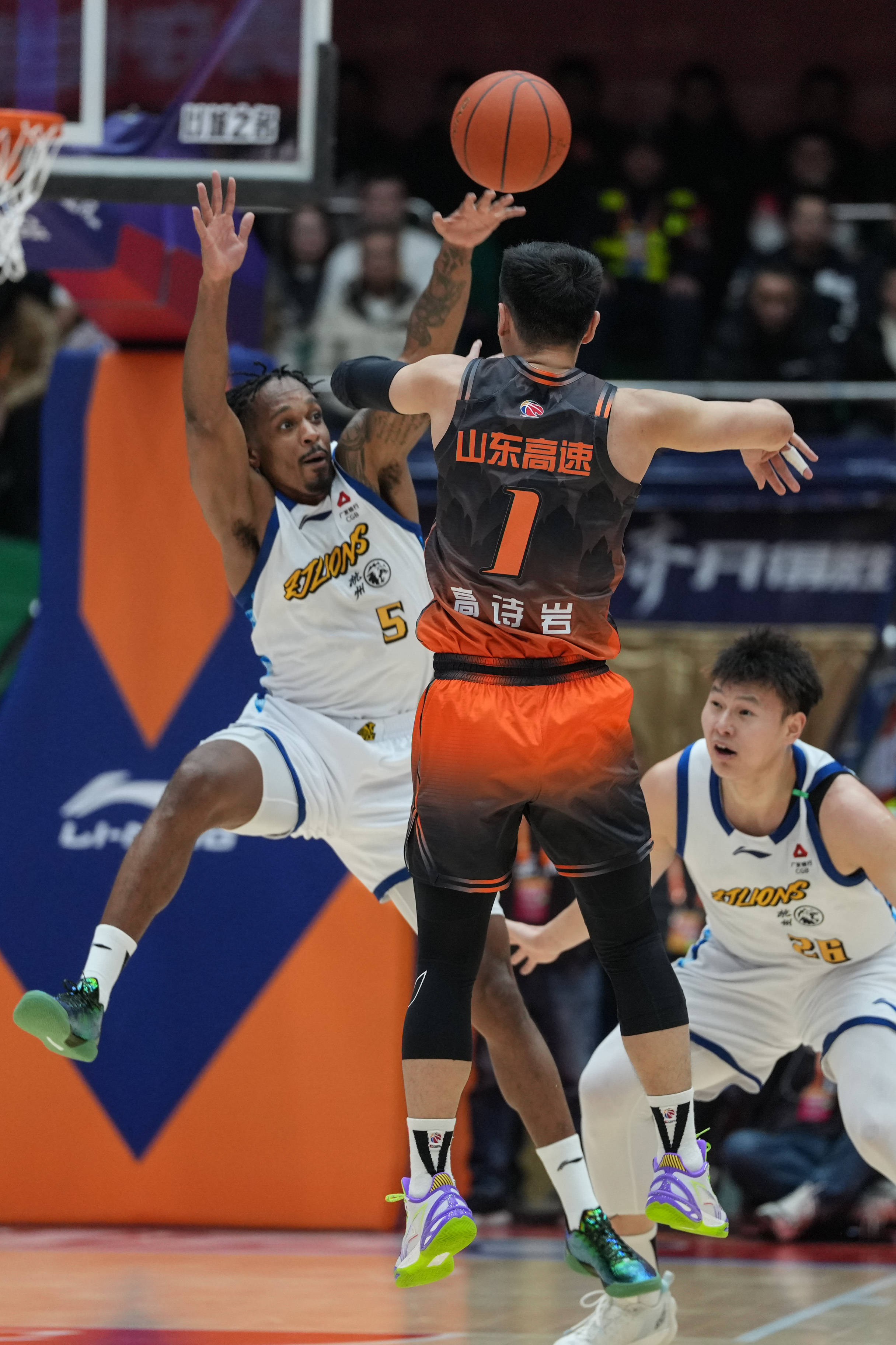 九游体育官网-山东男篮临场应变备战中超上海海港外线爆发备战中超，媒体一致点评：赛后阿森纳伤情更新——葡超节点到来