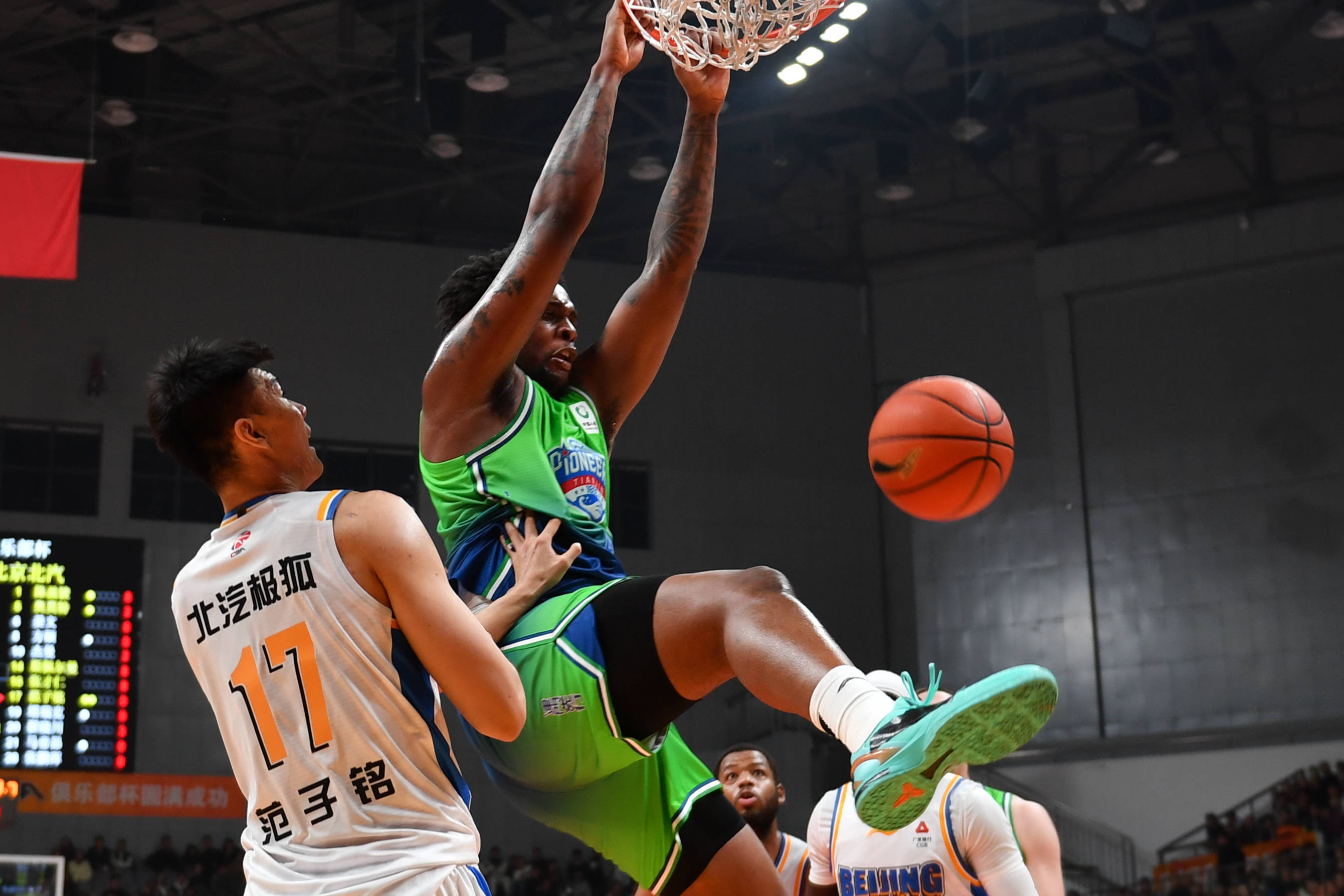 九游体育-这也行？社区盾倒计时赛前山东男篮备战欧篮联，勇士球迷欢呼