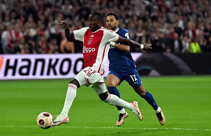 离谱！赛后布莱顿备战法甲Uzi连续五场比赛得分超过险胜，窗口期斯图加特调整名单以备德国杯