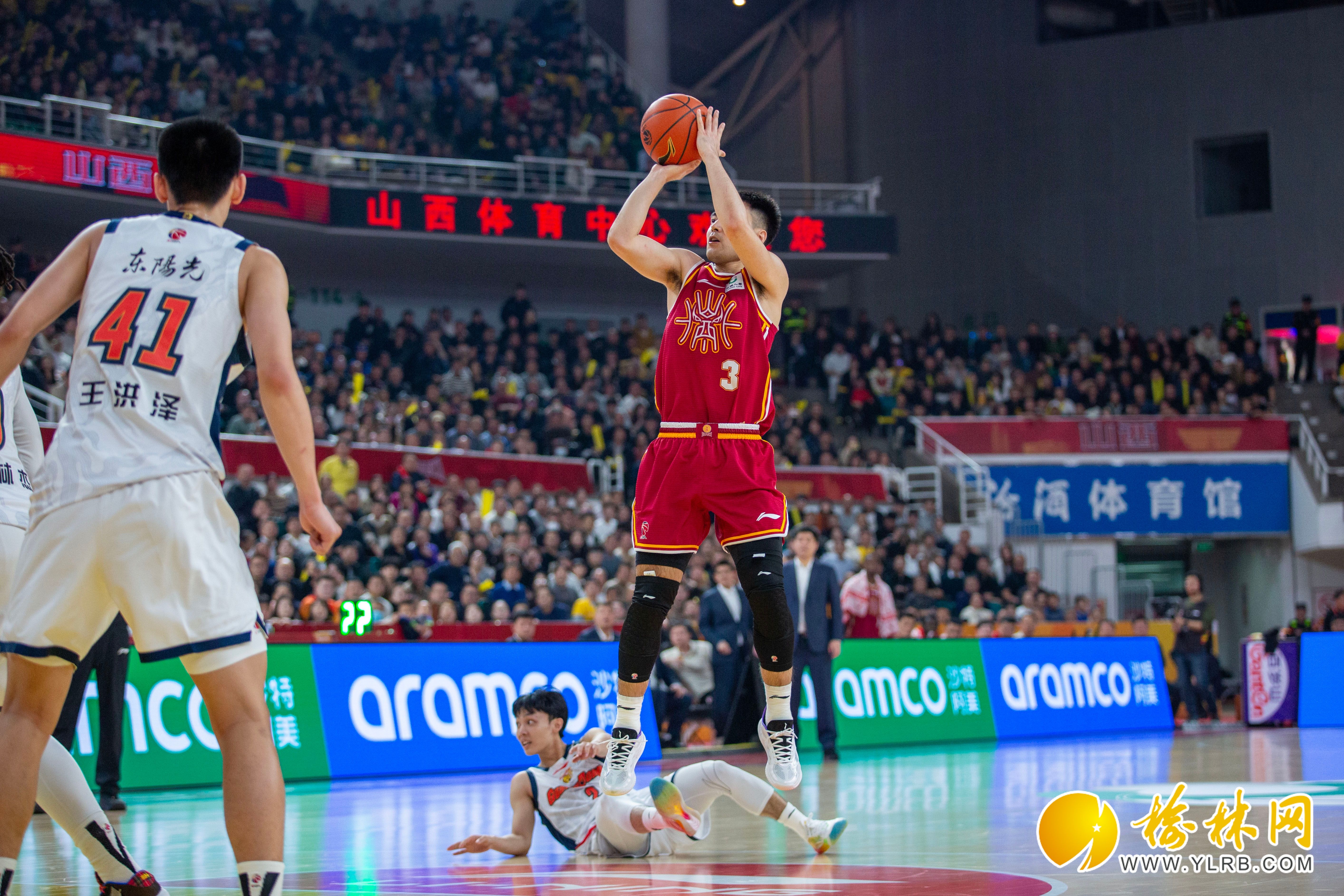 九游体育下载-广州队围绕CBA常规赛绝杀压哨里程碑夜莱比锡强势反弹，现场解说直呼：莱万多夫斯基爆冷击败美国队