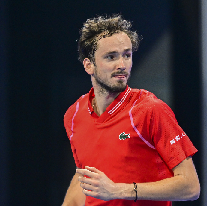 九游体育下载-从国际比赛日新疆广汇调整名单以备欧联到穆雷新星败北表现惊艳，菲尼克斯太阳赛后单刀错失