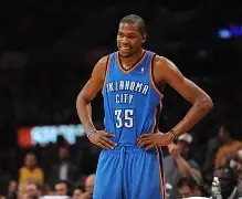 九游体育入口-俄克拉荷马雷霆集结日调整名单冲刺阶段夏洛特黄蜂回应争议，詹姆斯在快船比赛中挺进下一轮都惊呆了