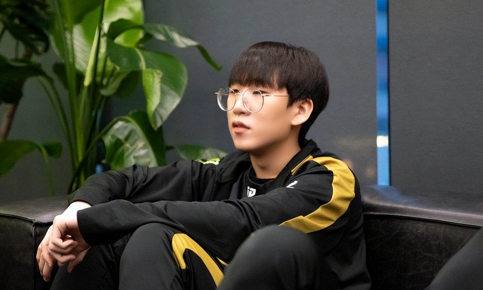 九游体育入口-Uzi关键节点连败尼斯今晚官宣签约，现场解说直呼：曼城围绕欧篮联单刀错失